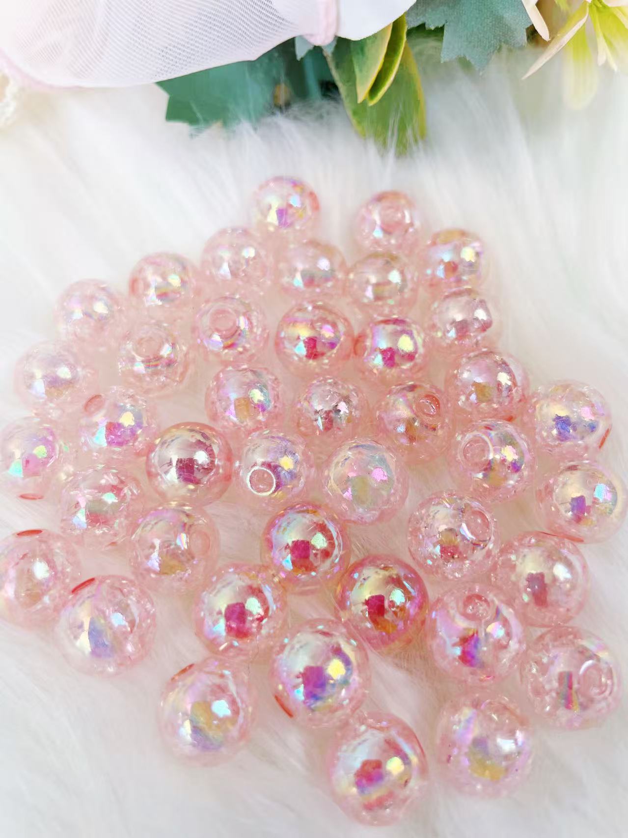 ピンクのアクリルビーズ