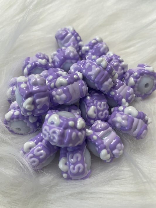 ピンクのアクリルビーズ